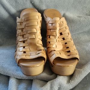 Gianni Bini Platform Sandals